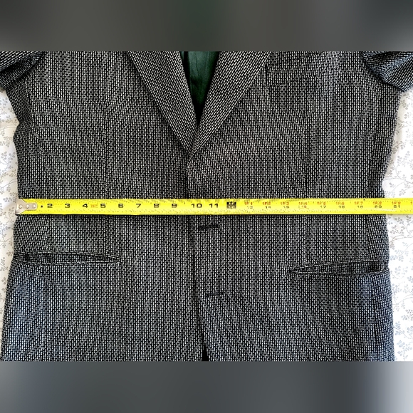 Suave French YSL 100% wool Blazer, size 44R. - Picture 8 of 11